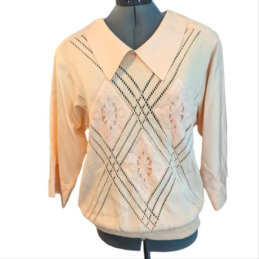 Women's vintage pink knit‎ embroidered sweater